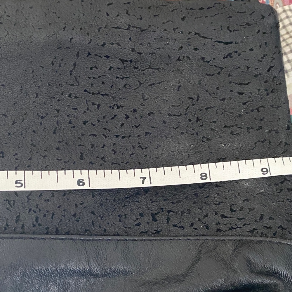 Elegant Black Crossbody Bag - Picture 4 of 4
